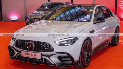2026 AMG C63 може відмовитися від 4-циліндрового двигуна