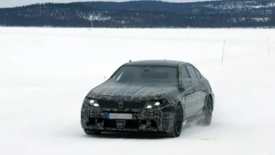 BMW M5 отримує підтяжку обличчя Neue Klasse