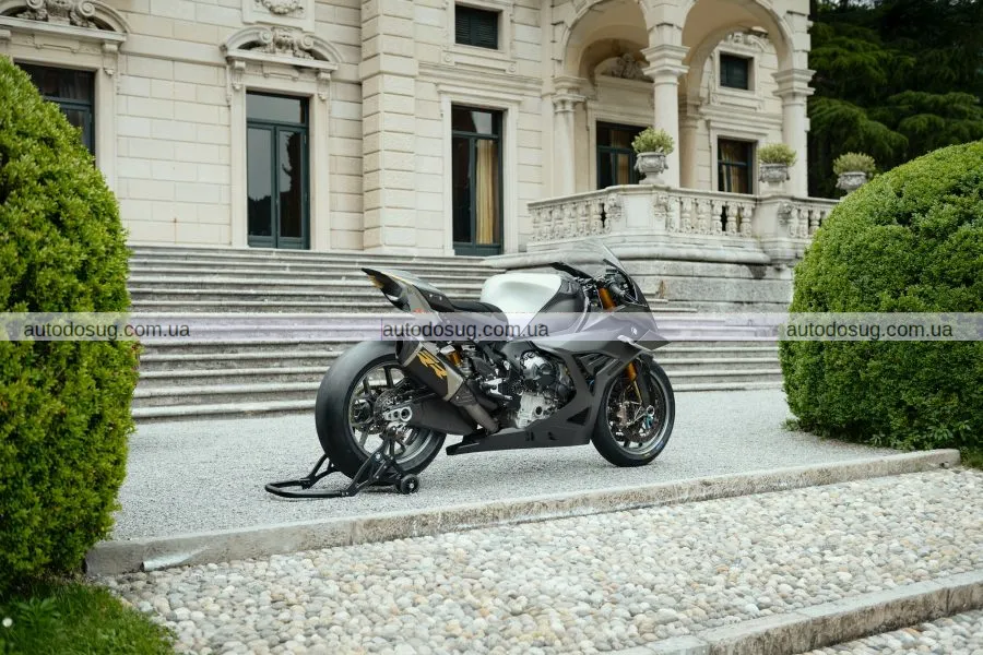 BMW презентує Concept RR: легкий супербайк нового покоління