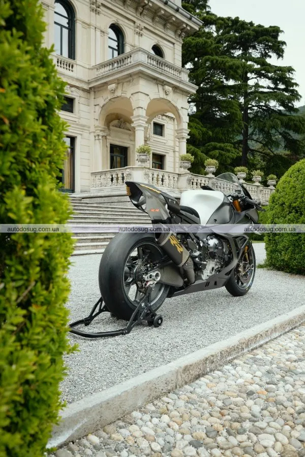 BMW презентує Concept RR: легкий супербайк нового покоління