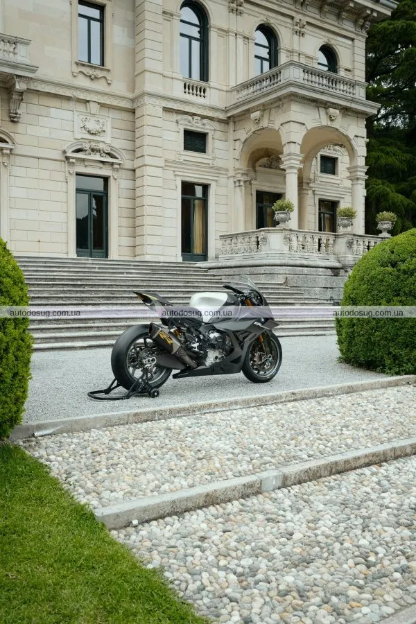 BMW презентує Concept RR: легкий супербайк нового покоління