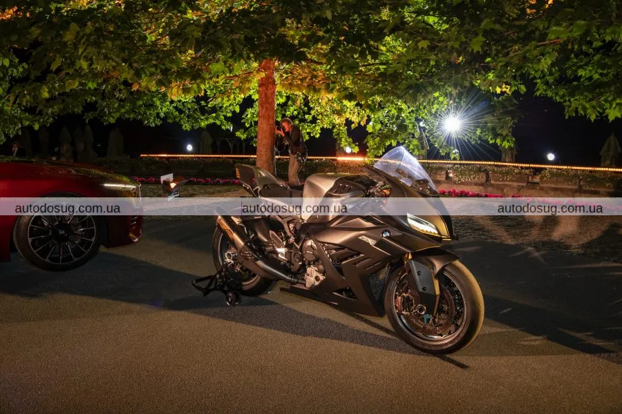 BMW презентує Concept RR: легкий супербайк нового покоління