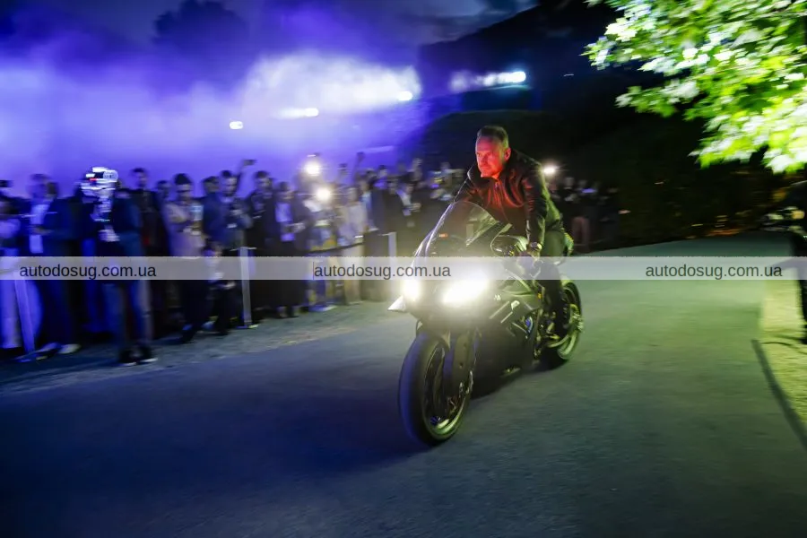 BMW презентує Concept RR: легкий супербайк нового покоління