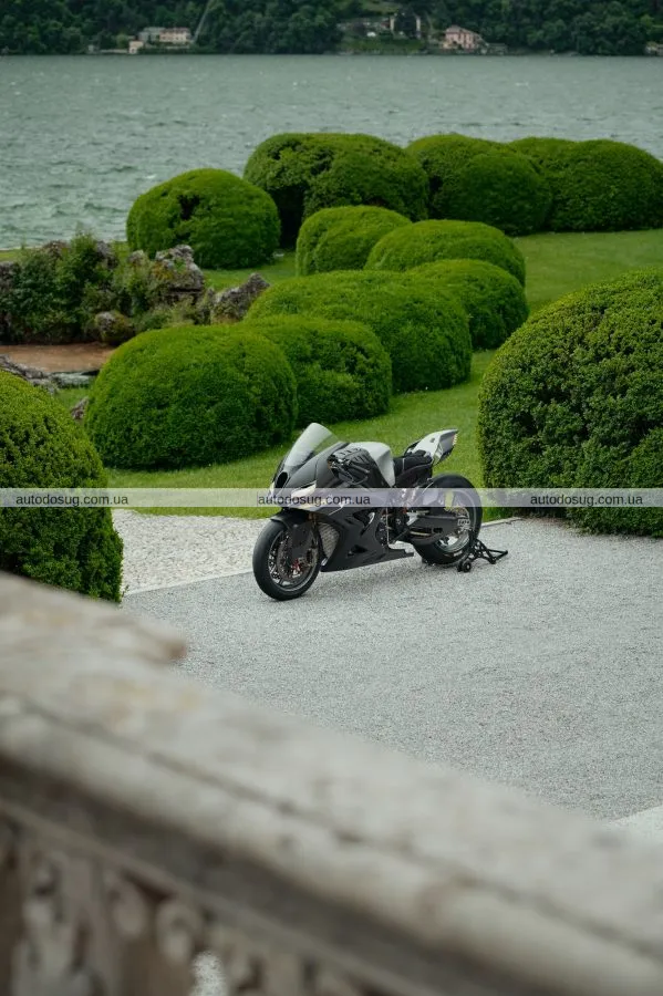 BMW презентує Concept RR: легкий супербайк нового покоління