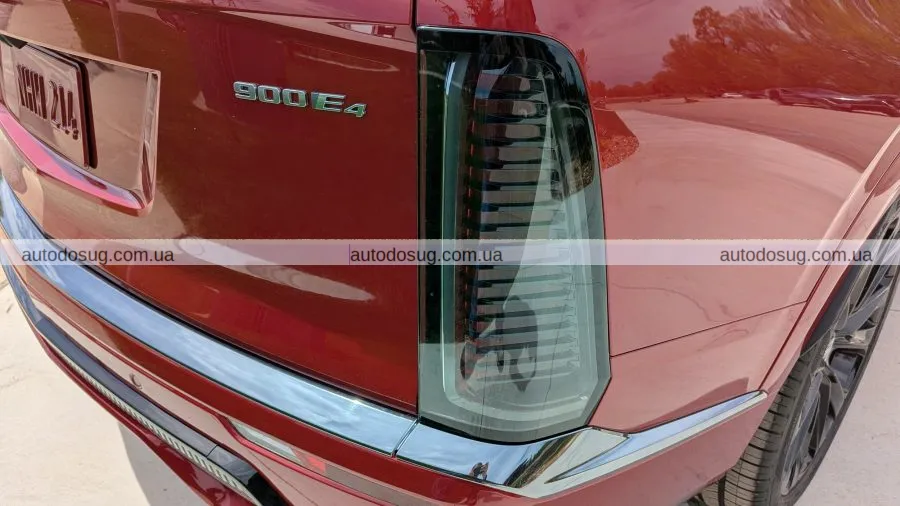 Cadillac презентує Vistiq: новий електричний SUV з трьома рядами сидінь