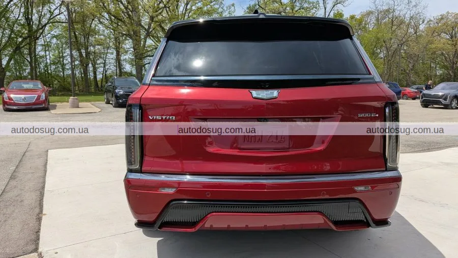 Cadillac презентує Vistiq: новий електричний SUV з трьома рядами сидінь