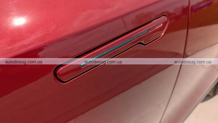 Cadillac презентує Vistiq: новий електричний SUV з трьома рядами сидінь