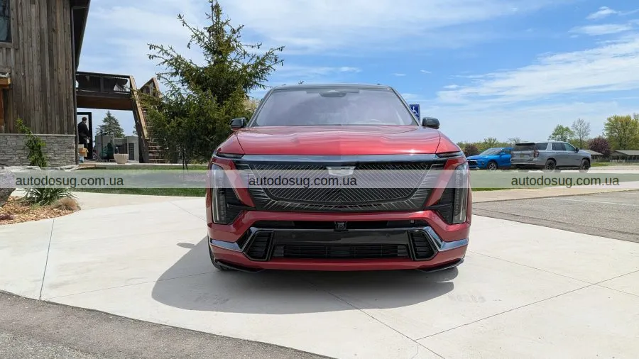 Cadillac презентує Vistiq: новий електричний SUV з трьома рядами сидінь