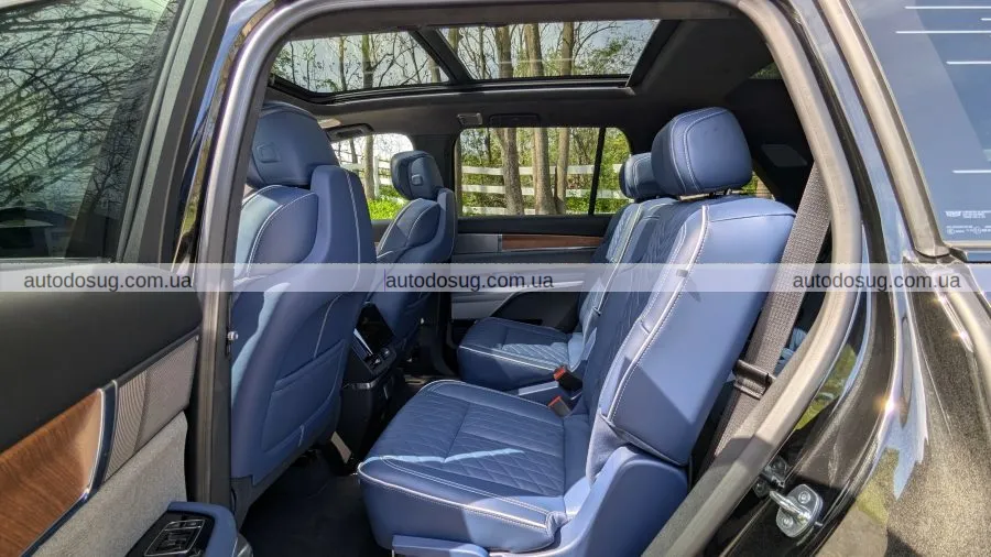 Cadillac презентує Vistiq: новий електричний SUV з трьома рядами сидінь