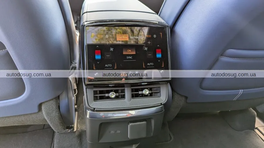 Cadillac презентує Vistiq: новий електричний SUV з трьома рядами сидінь