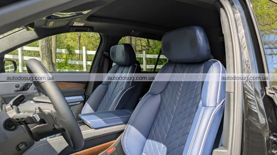 Cadillac презентує Vistiq: новий електричний SUV з трьома рядами сидінь