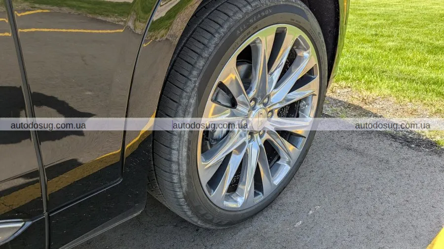 Cadillac презентує Vistiq: новий електричний SUV з трьома рядами сидінь