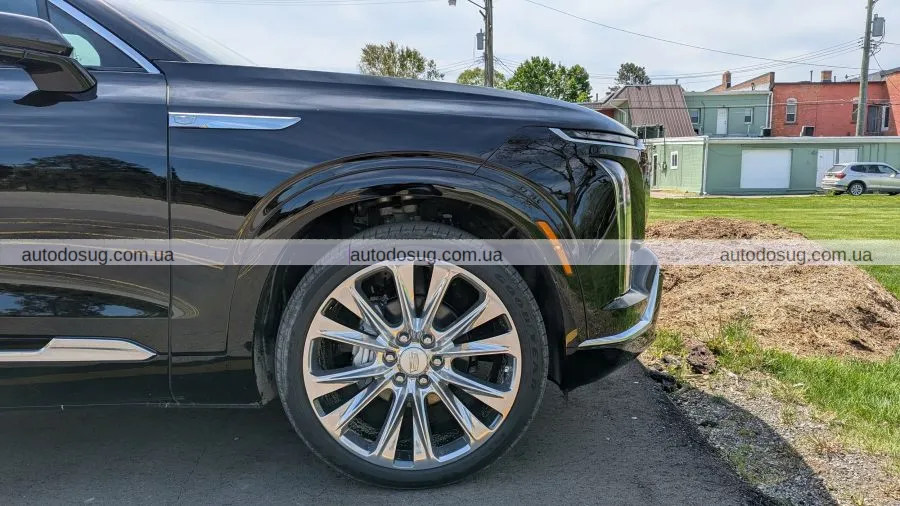 Cadillac презентує Vistiq: новий електричний SUV з трьома рядами сидінь