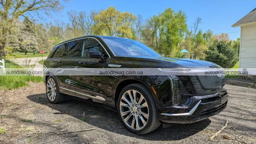 Cadillac презентує Vistiq: новий електричний SUV з трьома рядами сидінь