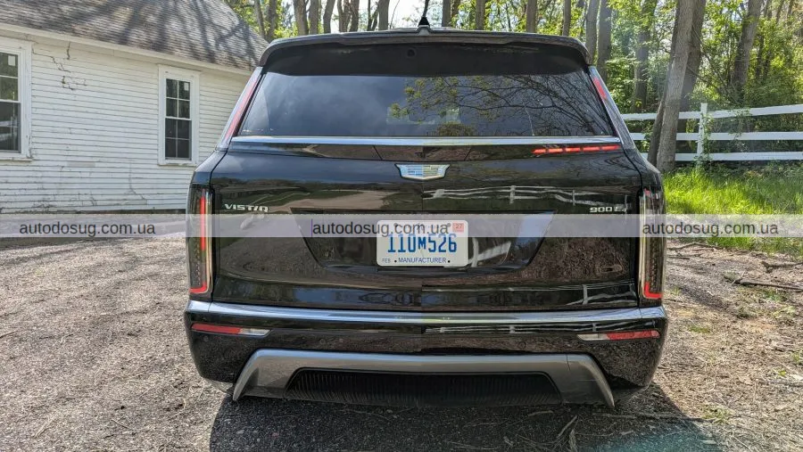 Cadillac презентує Vistiq: новий електричний SUV з трьома рядами сидінь