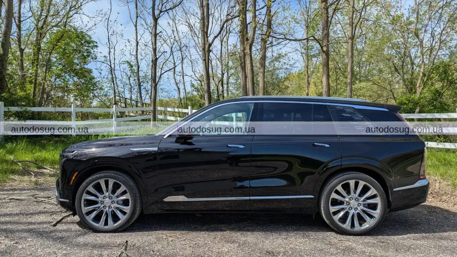 Cadillac презентує Vistiq: новий електричний SUV з трьома рядами сидінь