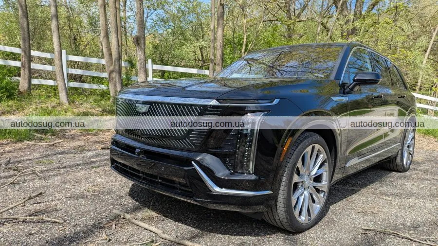 Cadillac презентує Vistiq: новий електричний SUV з трьома рядами сидінь