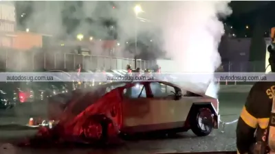 Чотири нові кібервантажівки Tesla згоріли в Сіетлі