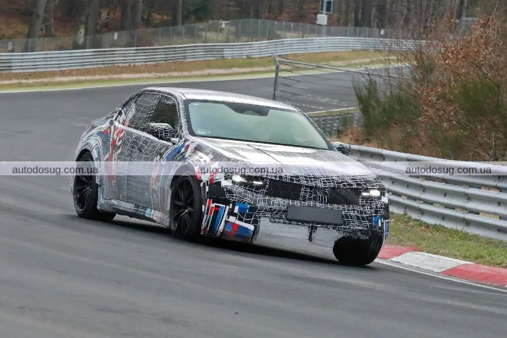Електричний BMW M3 2028 року на кільці