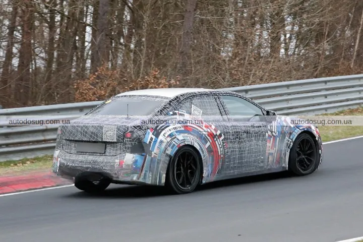 Електричний BMW M3 2028 року на кільці