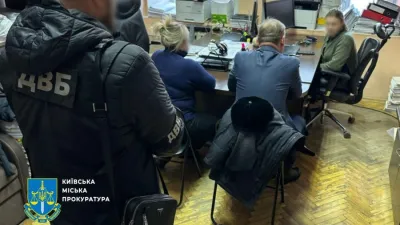 Фіктивне навчання в автошколах і махінації в ТСЦ: у Києві викрили корупційні схеми