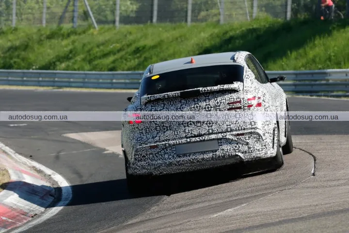 Genesis GV60 Magma виходить на трек і кидає виклик Porsche 911 GT3 RS