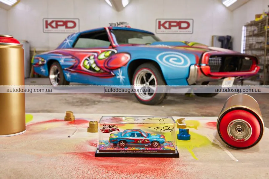 Кастомайзери перетворюють Ford Thunderbird на яскраву Hot Wheels-ікону