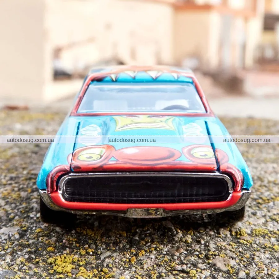 Кастомайзери перетворюють Ford Thunderbird на яскраву Hot Wheels-ікону