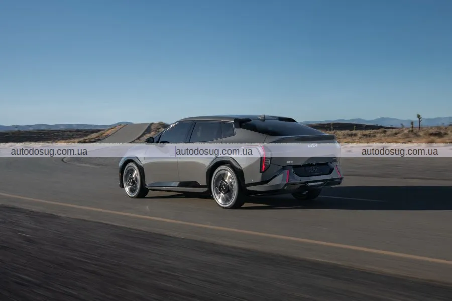 Kia EV4 2026 кидає виклик Tesla Model 3