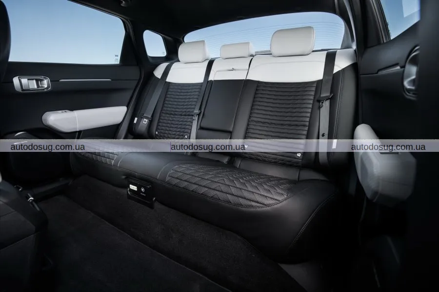 Kia EV4 2026 кидає виклик Tesla Model 3