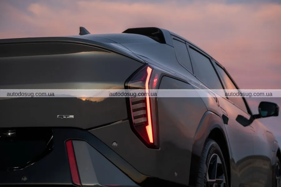 Kia EV4 2026 кидає виклик Tesla Model 3