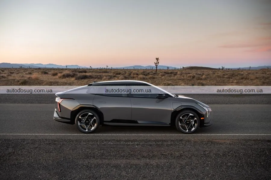 Kia EV4 2026 кидає виклик Tesla Model 3