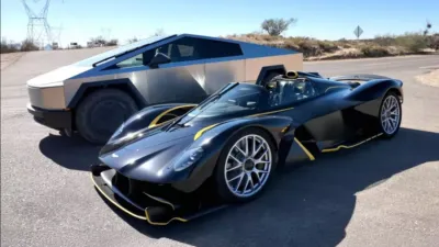 Кріс Гарріс нещодавно випробував Aston Martin Valkyrie Spider на звичайних дорогах