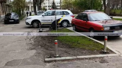 Київ активно бореться з паркуванням на газонах