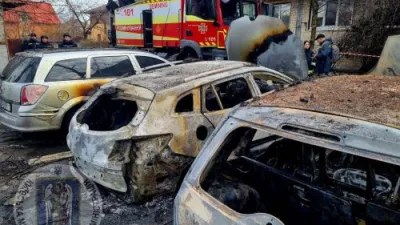 Київ прибирає пошкоджені обстрілами автомобілі з вулиць: що буде з транспортом далі