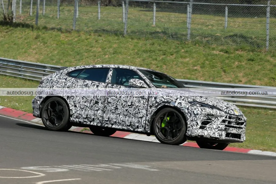 Lamborghini презентує оновлений гібридний Urus SE 2025