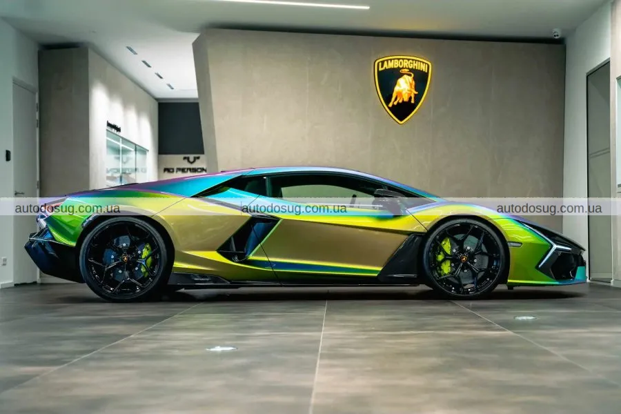 Lamborghini вразила найсміливішим відтінком за всю історію