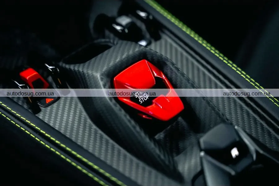 Lamborghini вразила найсміливішим відтінком за всю історію