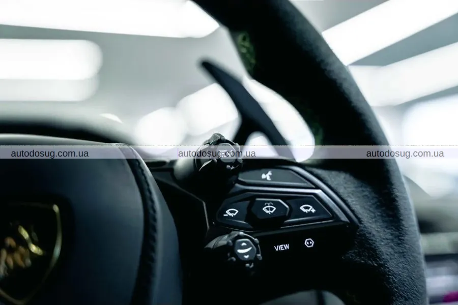 Lamborghini вразила найсміливішим відтінком за всю історію