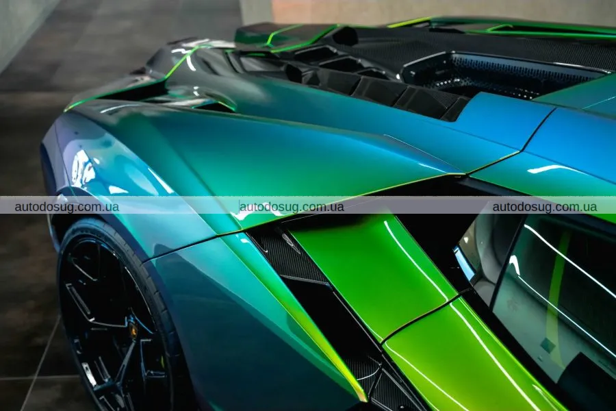 Lamborghini вразила найсміливішим відтінком за всю історію