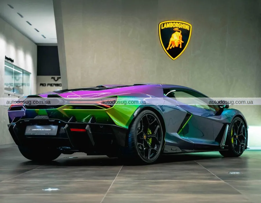 Lamborghini вразила найсміливішим відтінком за всю історію