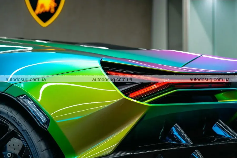 Lamborghini вразила найсміливішим відтінком за всю історію