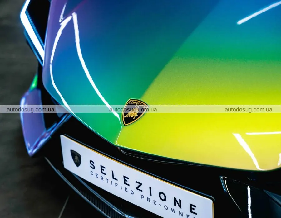 Lamborghini вразила найсміливішим відтінком за всю історію