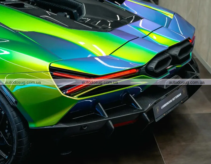 Lamborghini вразила найсміливішим відтінком за всю історію