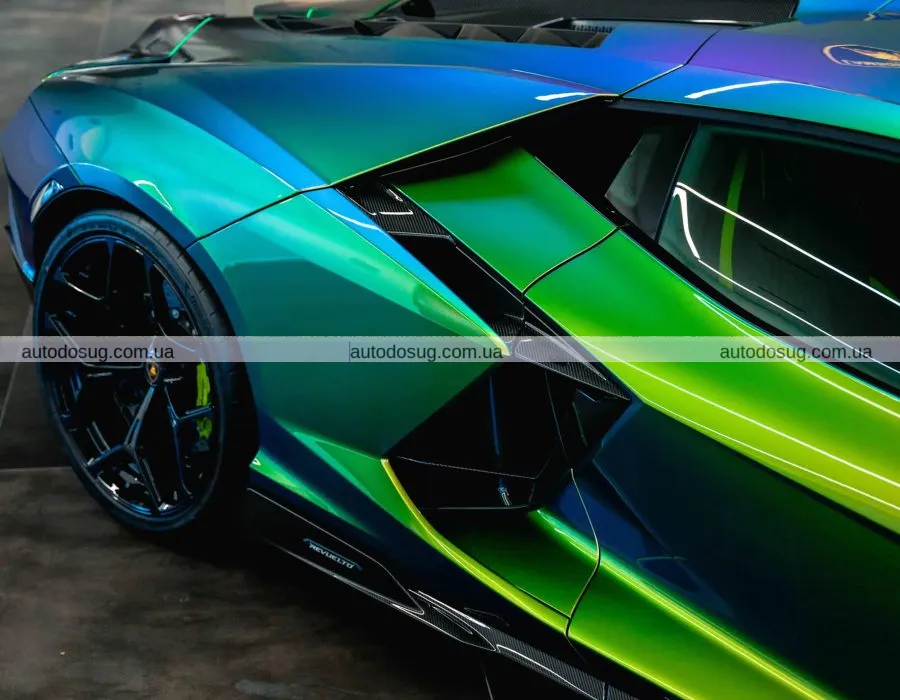 Lamborghini вразила найсміливішим відтінком за всю історію