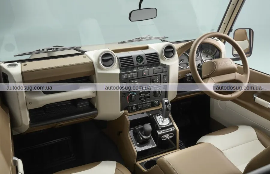 Land Rover Classic представила Defender V8 Works Bespoke Soft Top