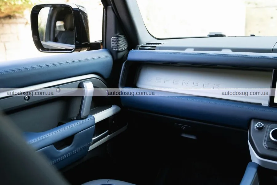 Land Rover Defender змінює обличчя