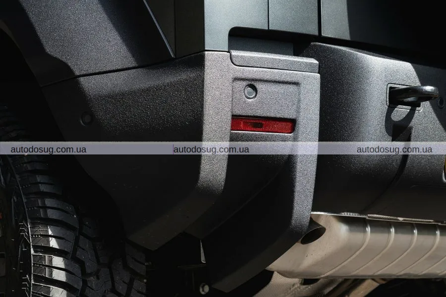 Land Rover Defender змінює обличчя