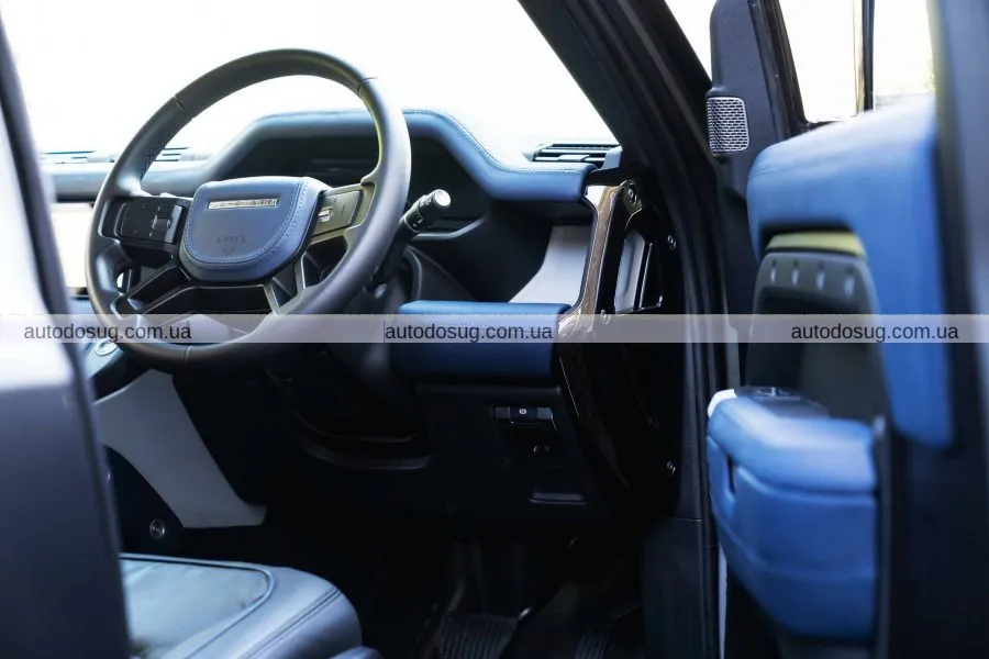 Land Rover Defender змінює обличчя