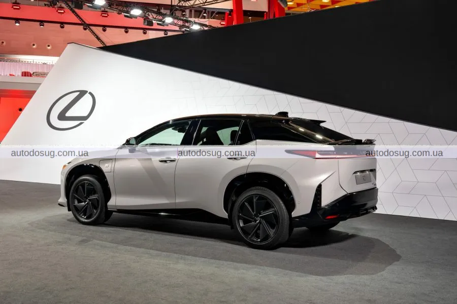 Lexus RZ 2026 року отримав систему рульового управління та імітацію передач